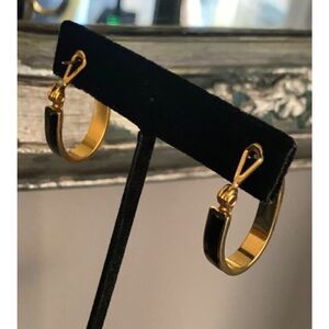 Vintage Monet Black enamel Oval Hoop pierced earrings, in Gold, Signed